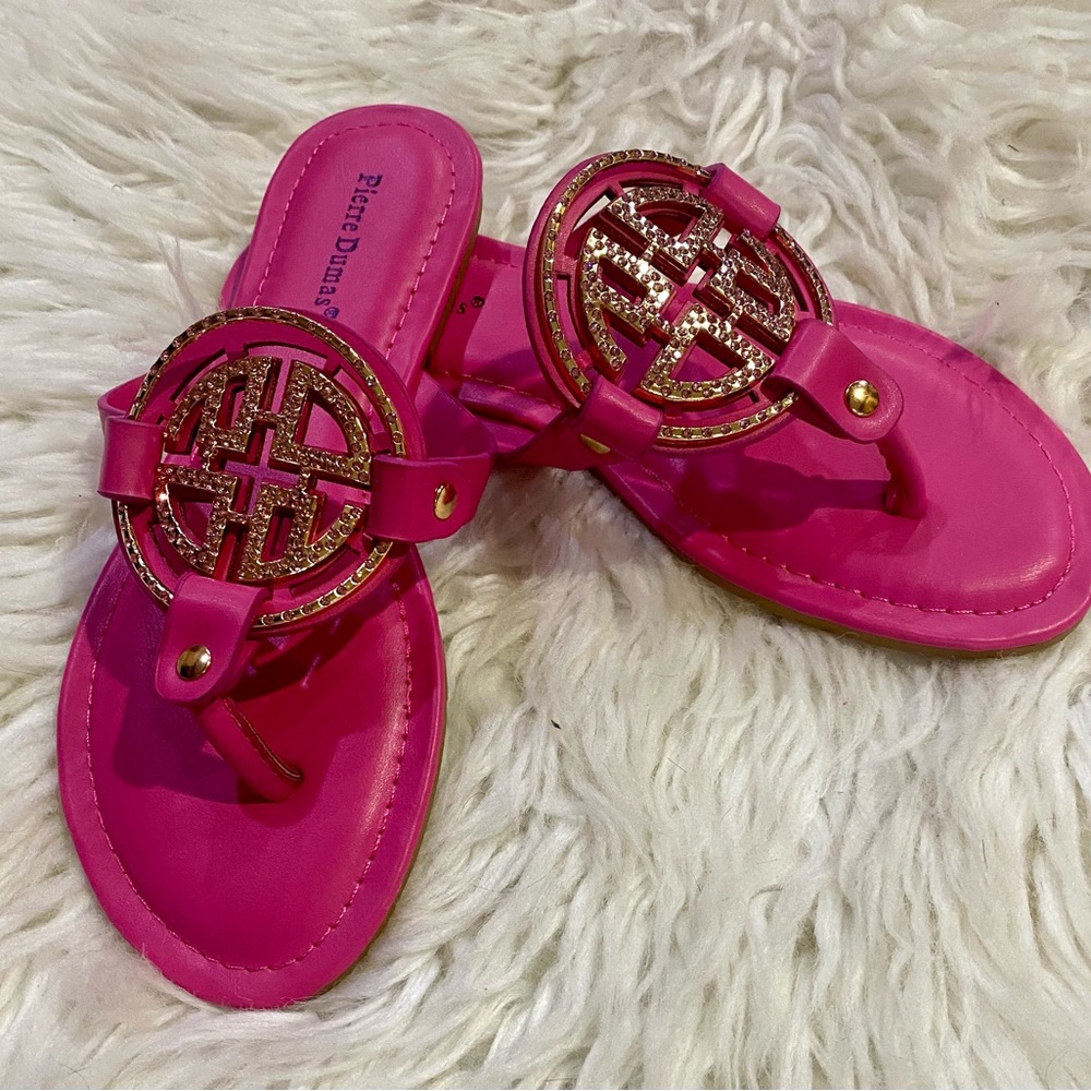 BRAND NEW WITH TAGS Pierre Dumas Rhinestone Medallion Thong Sandals – Pink - Picture 2 of 2